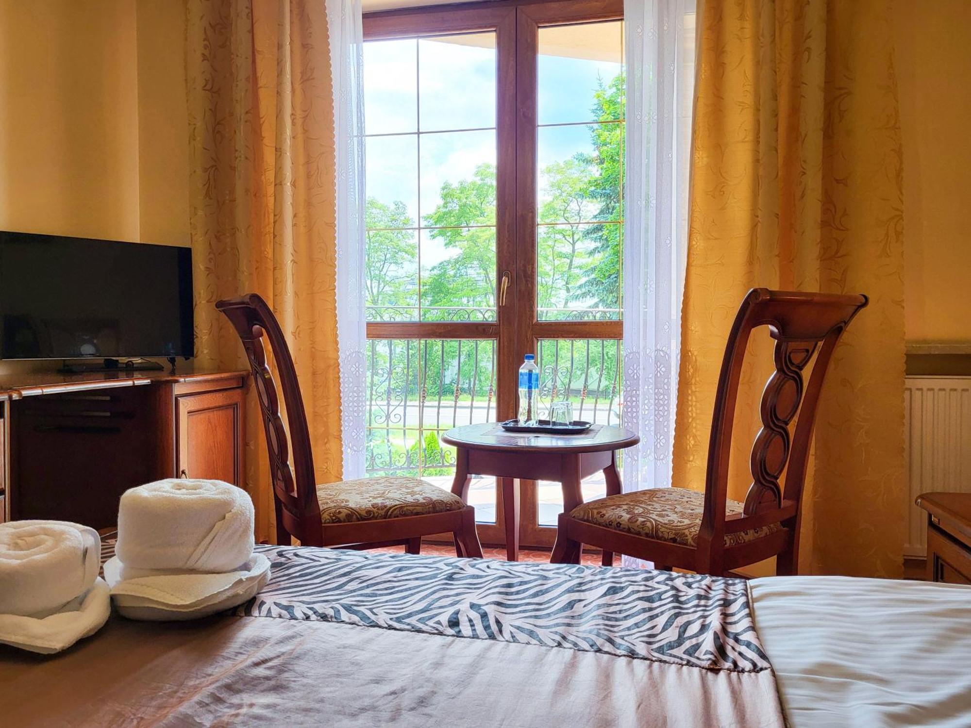 Hotel Hesperus Międzyrzec Podlaski エクステリア 写真